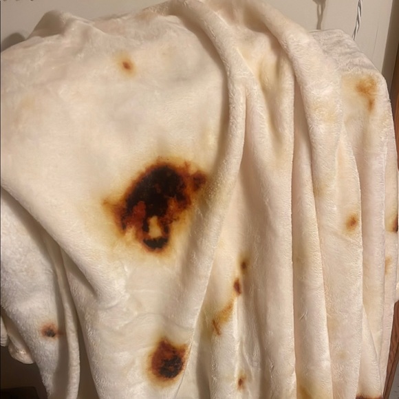 Cozy Tortilla Blanket - Picture 6 of 7